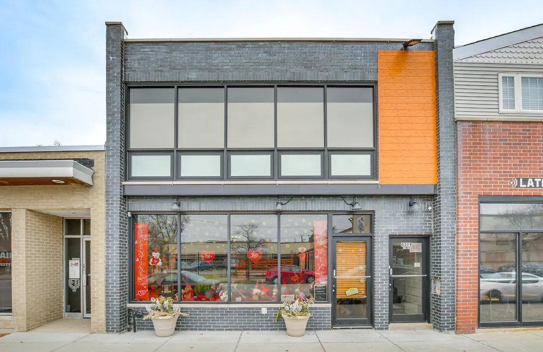 Steps To Shops & Eats: Apt In Portage Park!