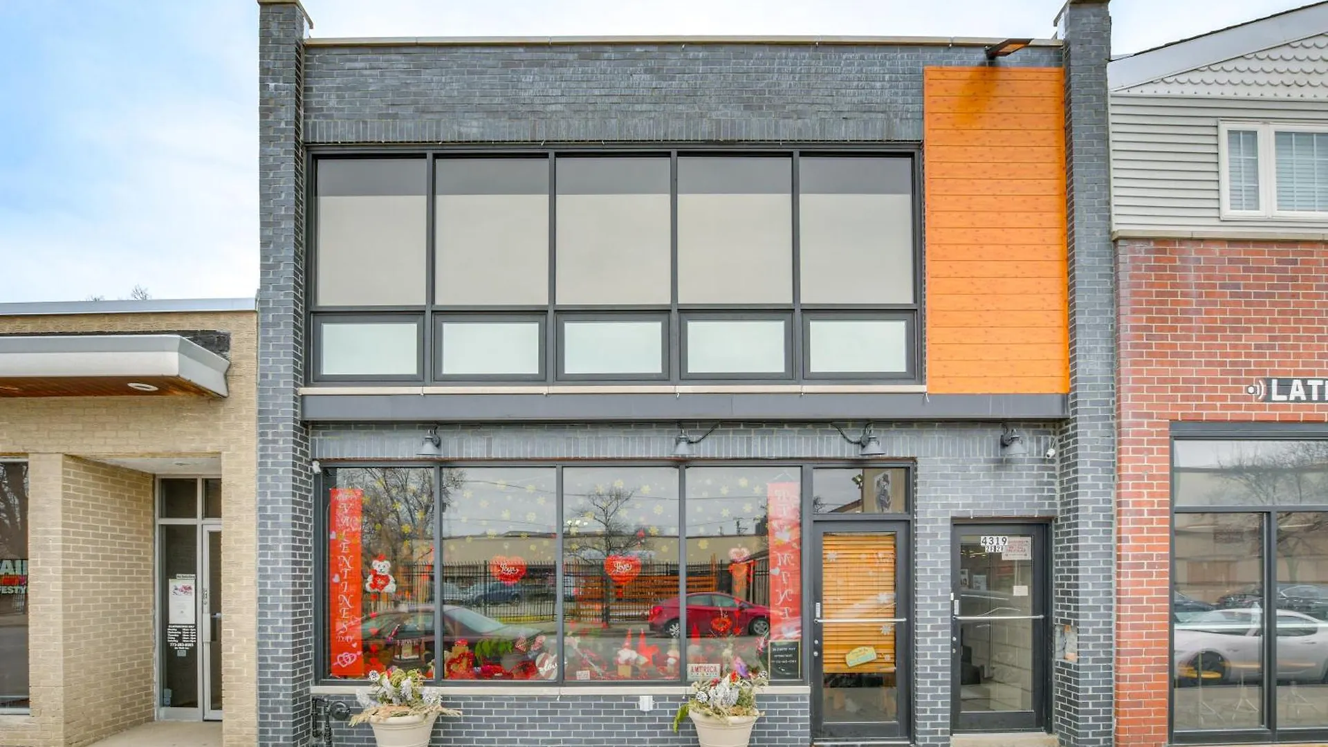 Steps To Shops & Eats: In Portage Park! Apartment Chicago