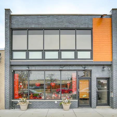 Steps To Shops & Eats: Apt In Portage Park!