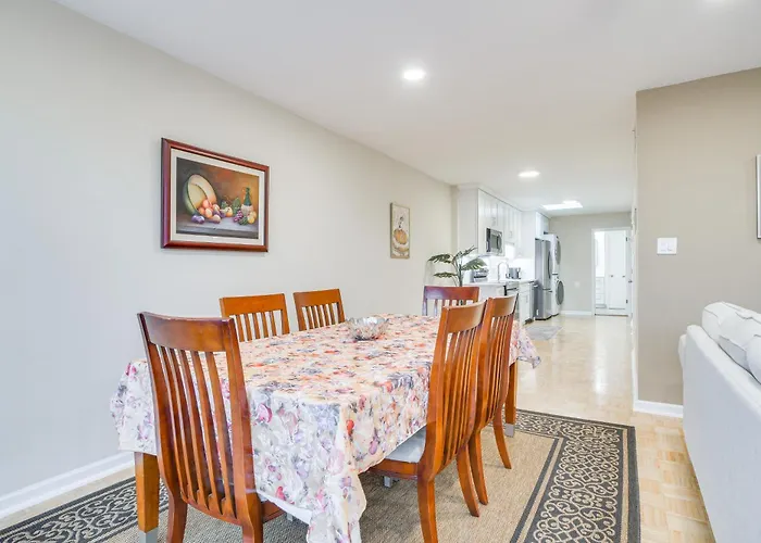 Steps To Shops & Eats: In Portage Park! Chicago
