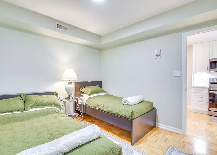 Steps To Shops & Eats: In Portage Park! Apartment