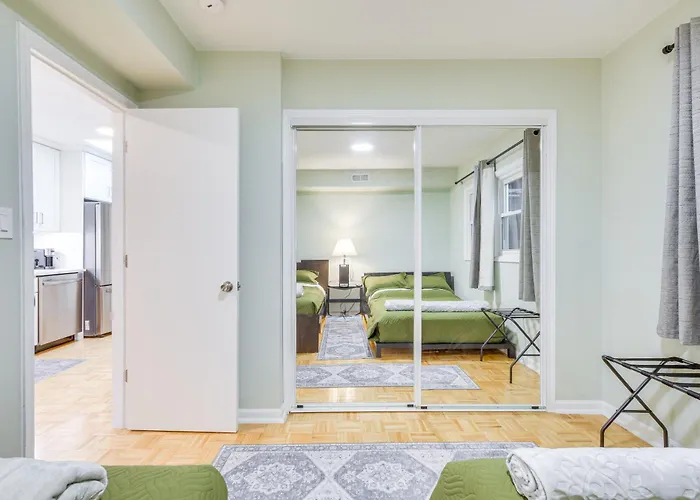 Steps To Shops & Eats: In Portage Park! Apartment *