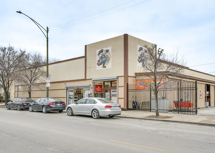 Steps To Shops & Eats: In Portage Park! * Chicago