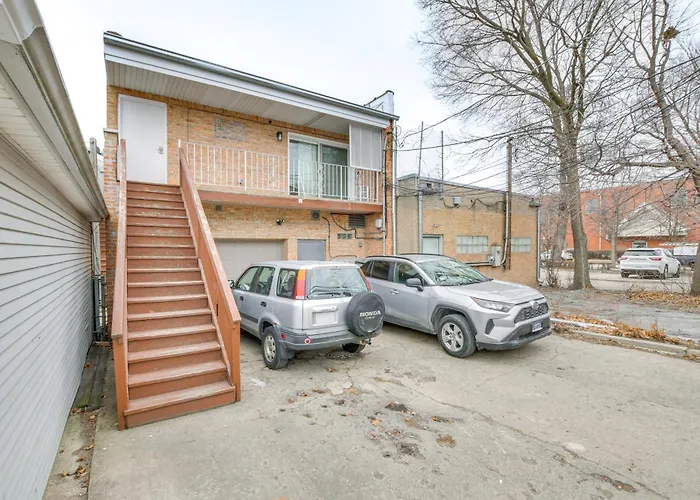 Steps To Shops & Eats: In Portage Park! Apartment